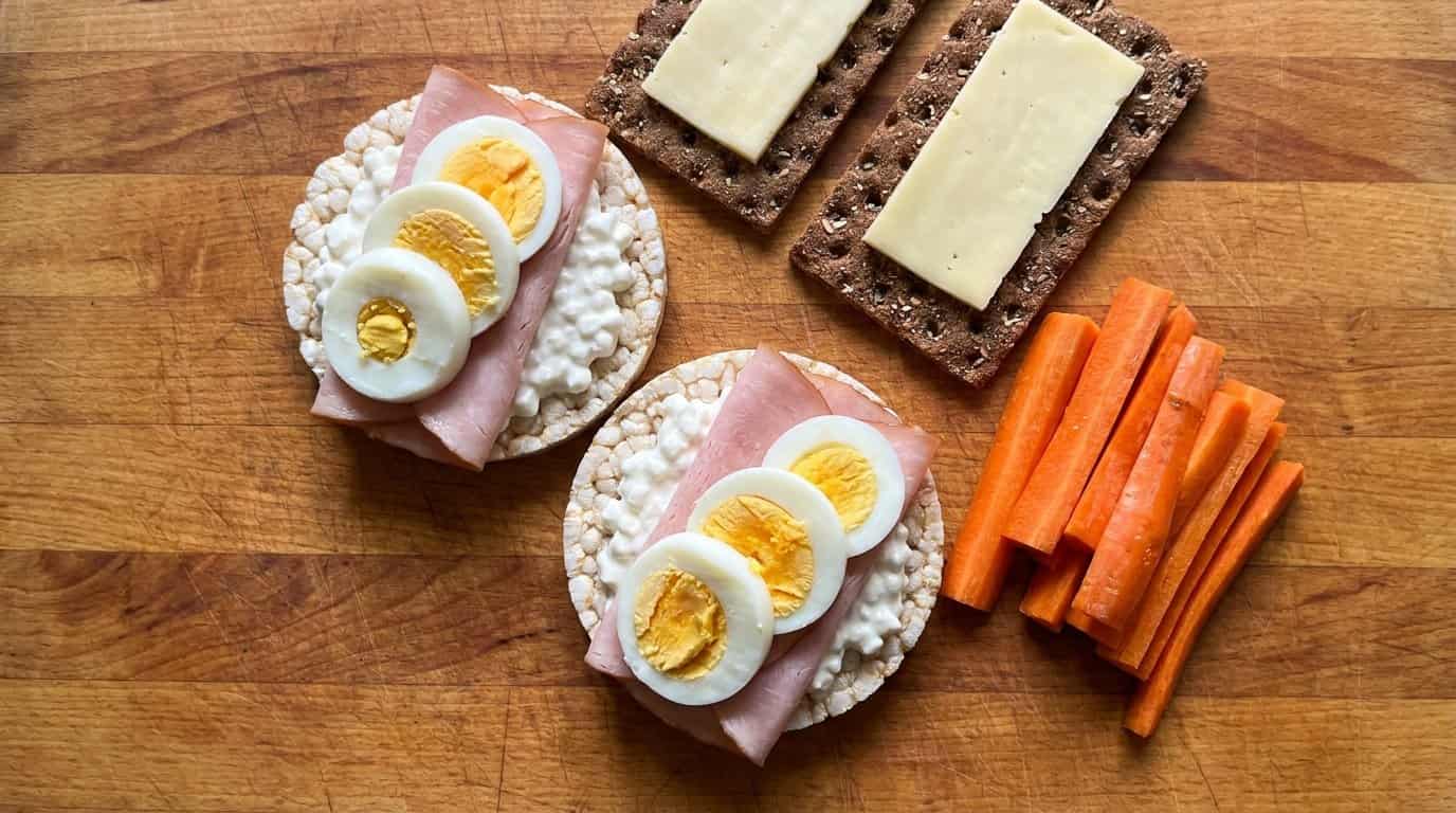 Dietní mýtus, který zná snad každý. Oblíbené rýžové chlebíčky nám ale ve skutečnosti potichu sabotují hubnutí