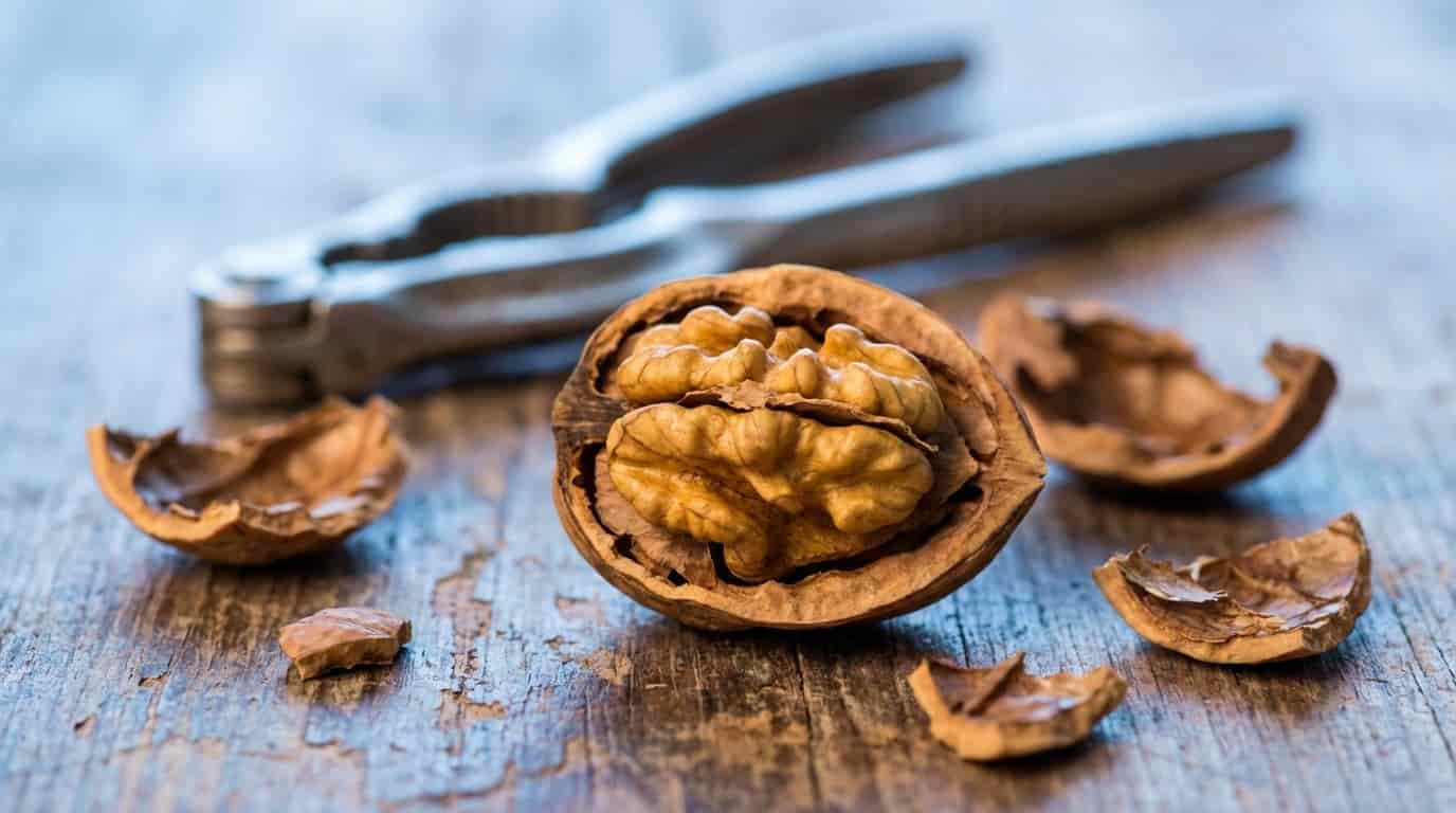 Většina z nás tento hnědý poklad hází do koše. Pro štítnou žlázu a klidný spánek přitom udělá víc než drahé tablety